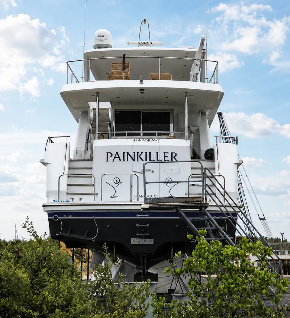 Hargrave motor yacht stern with the Painkiller name and cocktail glass graphics
